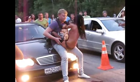 Das Mädchen wird gratis deutsche amateur pornofilme in der Küche gefickt, um Essen zuzubereiten