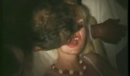 Behaarte kostenlose alte deutsche sexfilme Amateur-Lesben kommen zum Orgasmus