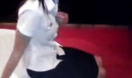 Vollbusige Blondine spreizt zum ersten Mal den Arsch ssexfilme anal!