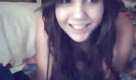 Vollbusige Küken deutsche sex filme in hd masturbiert mit ihren Fingern