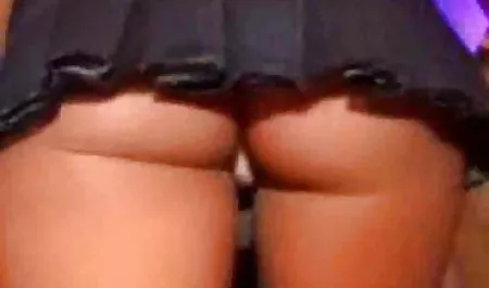 Lily wird in den kostenlose sexfilme zum ansehen Pool gelegt