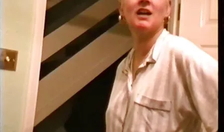 Cutie deutschesexfilme gratis dringt in ihre enge Muschi und ihren Arsch ein