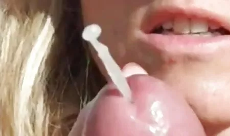 Zwei Mädchen werden im kostenlose deutsche omasexfilme Badezimmer gefickt und erwischt