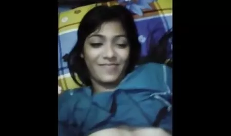 Dunkelhaarig deutsche pornofilme download mit einem Spielzeug an ihrem saftigen Idioten