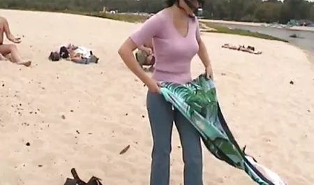 Perfekte Brünette gibt einen kostenlose sexfilme mit deutschen frauen Handjob