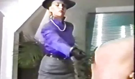 Blonde Cutie reitet Vibratoren private deutsche pornofilme Sexmaschine