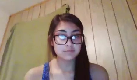 Zwei russische Amateur-Models ficken mit einem geile filme kostenlos Strapon-Schwanz