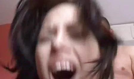 Latina Evie Olson hält sich nach einer Flucht für einen kostenlose deutsche swinger pornofilme Pornostar