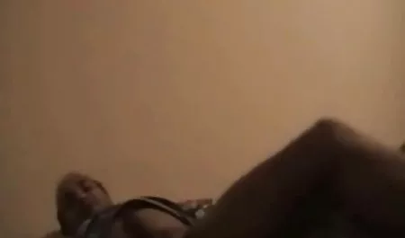 Latina in Pink mit private deutsche sex filme einem zarten Bro