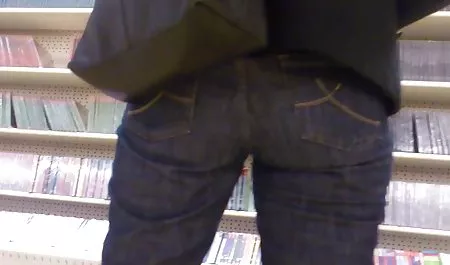 Mädchen massierte meinen Schwanz, deutsche alte sexfilme während sie spritzt