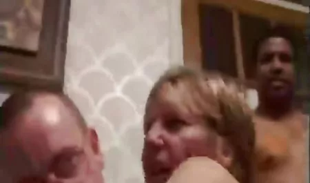 Von Hooligan Dike Ariana befallenes Spielzeug in deutsche pornofilme kostenlos ansehen wildem Vierer