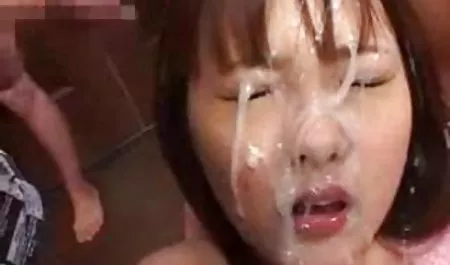 Babe sexfilme zu hause in Strumpfhose masturbiert