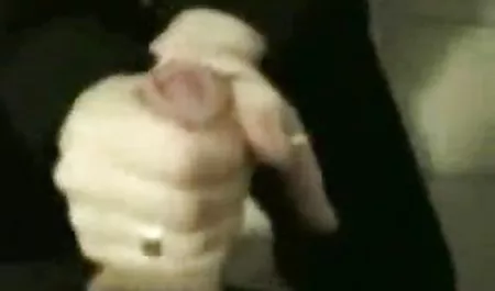 Der süße deutsche pornofilme gratis August Ames leckte am Pool