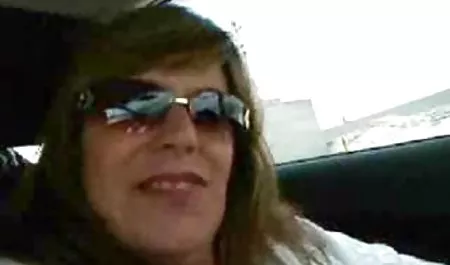 Junge vollbusige heiße und berühren ihre Muschi, während sie Wasser deutsche sexfilme umsonst geht