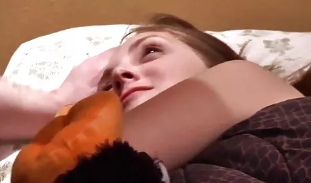 Dreier Brünette mit vielen Spielsachen frei deutsche pornos