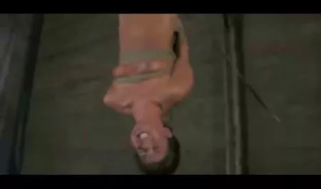 Süßes Teeny wird in beide Löcher kostenlosedeutschesexfilme gefickt bevor es Sperma isst