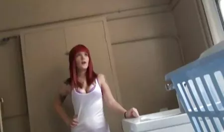 Der freche Brite Carmel Anderson, ein Agent des deutsche pornofilme download öffentlichen Dienstes, wird hämmernd