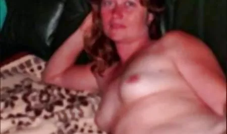 Hübsche Brünette lutscht deutsche pornofilme volle länge POV Schwanz - sie schluckt