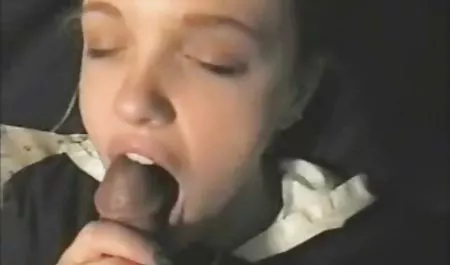 - Strip Poker wird zu einem Dreier, der auf einem deutsches sexvideo lesbischen Gesicht sitzt