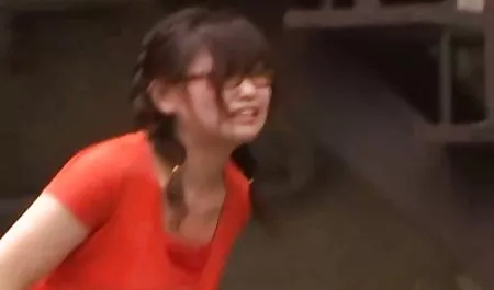 Miya deutsche pornovideos gratis Khalifa - arabische Göttin, die sich am Pool schmiert, wunderschön