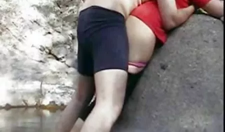 Haarige Brünette nimmt einen Schwanz sexfilme zu hause in jedes Loch